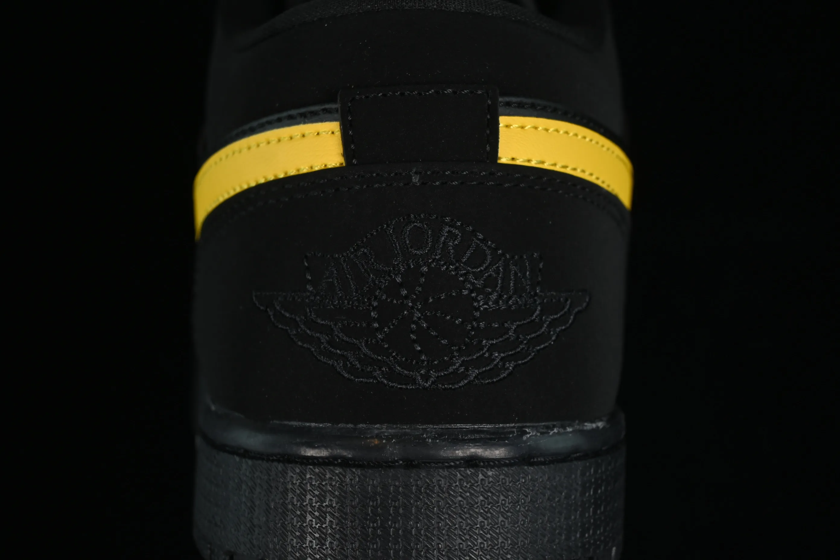 All categories Air Jordan Jordan series basketball shoes Air Jordan 1 Low Z version Air Jordan 1 Low AJ1 Joe 1 black gold hook low-top cultural leisure sports sneakers 553558-071